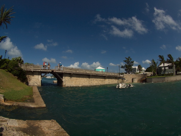 Hamilton bermuda smallest&nbsp;working&nbsp;drawbridge&nbsp;in the world