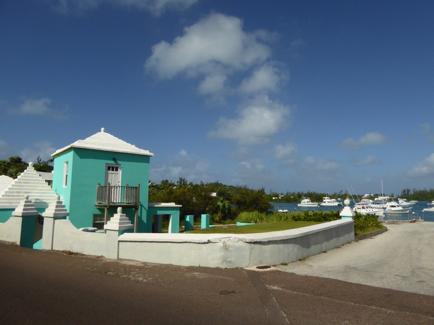 Hamilton bermuda smallest&nbsp;working&nbsp;drawbridge&nbsp;in the world