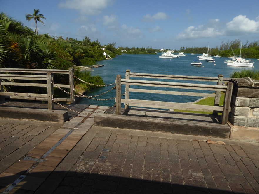 Hamilton bermuda smallest&nbsp;working&nbsp;drawbridge&nbsp;in the world