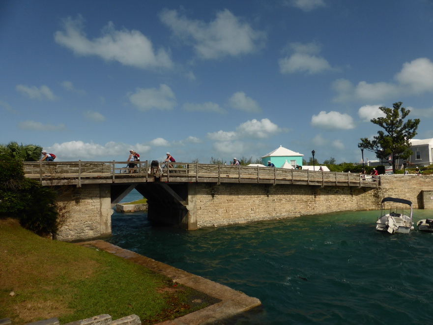 Hamilton bermuda smallest&nbsp;working&nbsp;drawbridge&nbsp;in the world