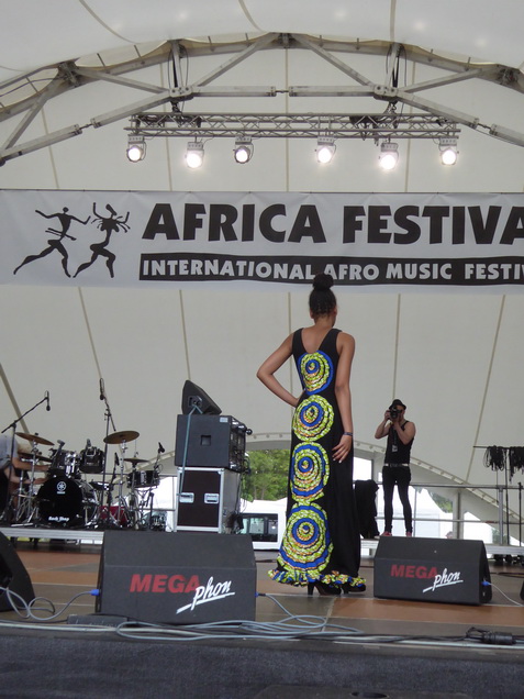 Modeschau Modenschau Afrika Stoffe aus Afrika
